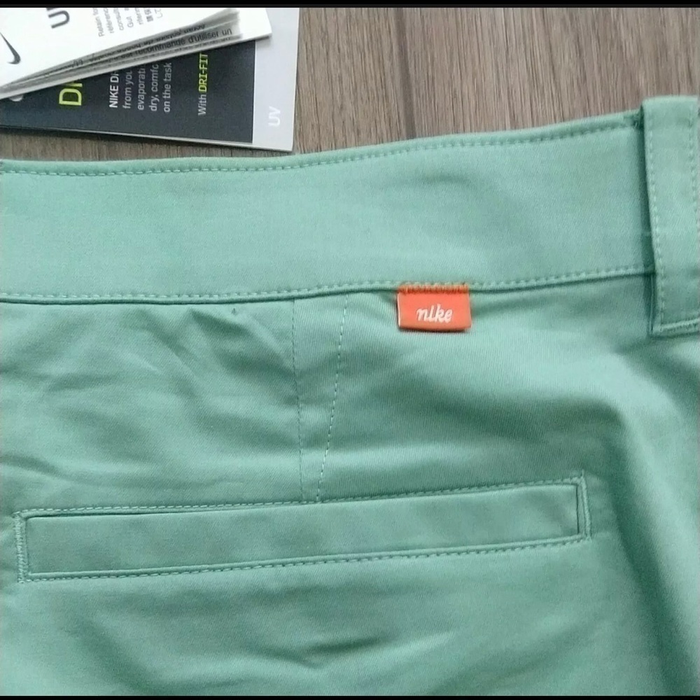 Men's Nike DA4139-316 Golf Shorts, Size UPF 40+, Green, New with Tags - Picture 10 of 12